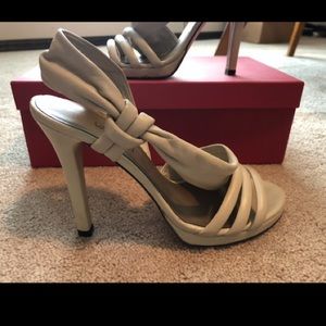 Vaneli nude leather heels